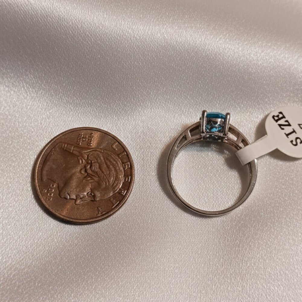 Blue Topaz 2 Carat Solitaire Silver Tone Fashion Ring Size 7 NWOT - Picture 4 of 8